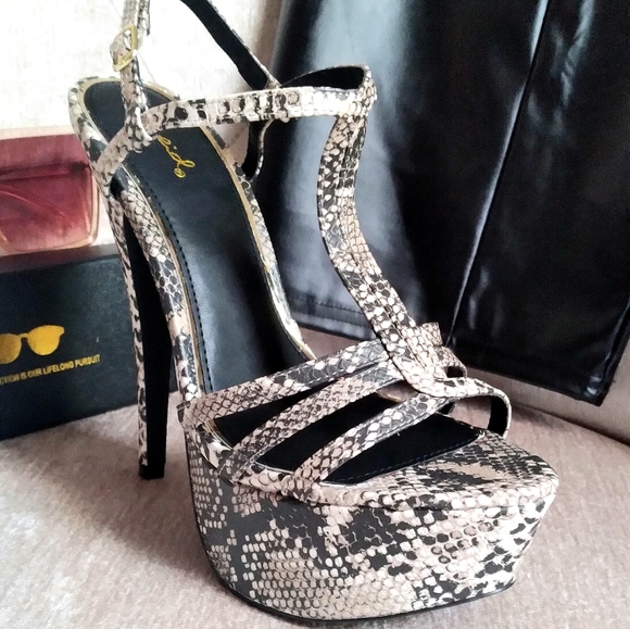 Snakeskin Heel - Picture 3 of 5
